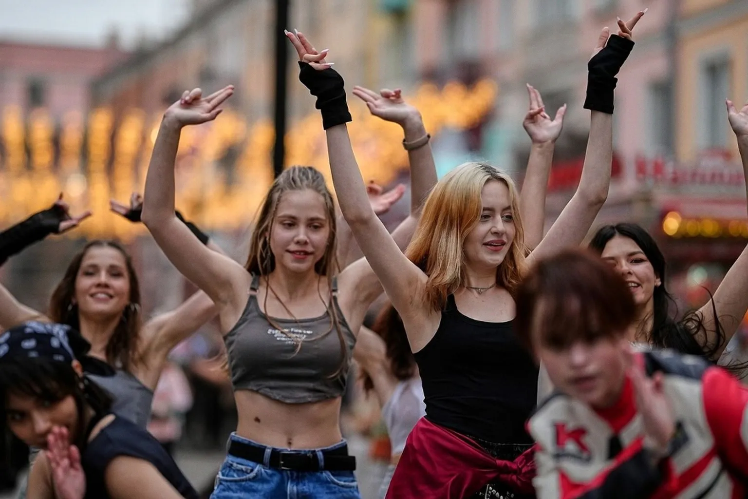 Фарма ауры: как TikTok-тренды превращаются в уличные соревнования